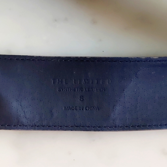 NWOT. The Limited Crocodile Embossed Synthetic Leather Belt. - Picture 4 of 4